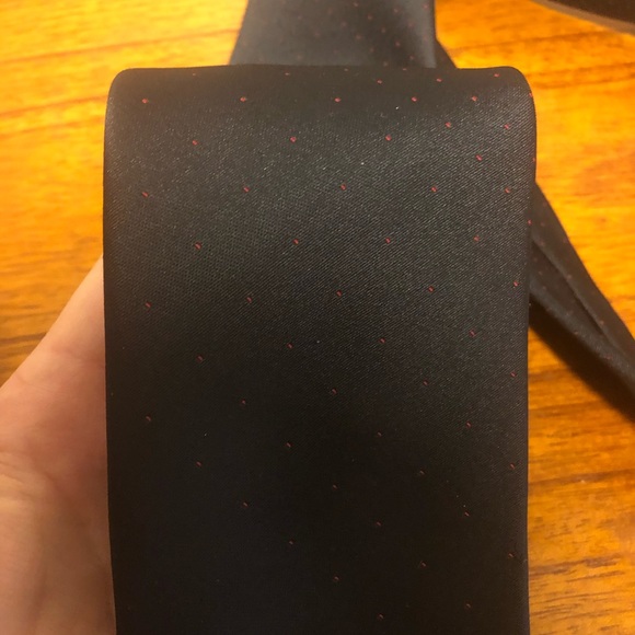 Oscar de la Renta Satin Tie - Picture 4 of 5